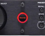 Procesador digital de gestión de altavoces dbx DriveRack PA2 con pantalla LCD y controles frontales en AVI Play.